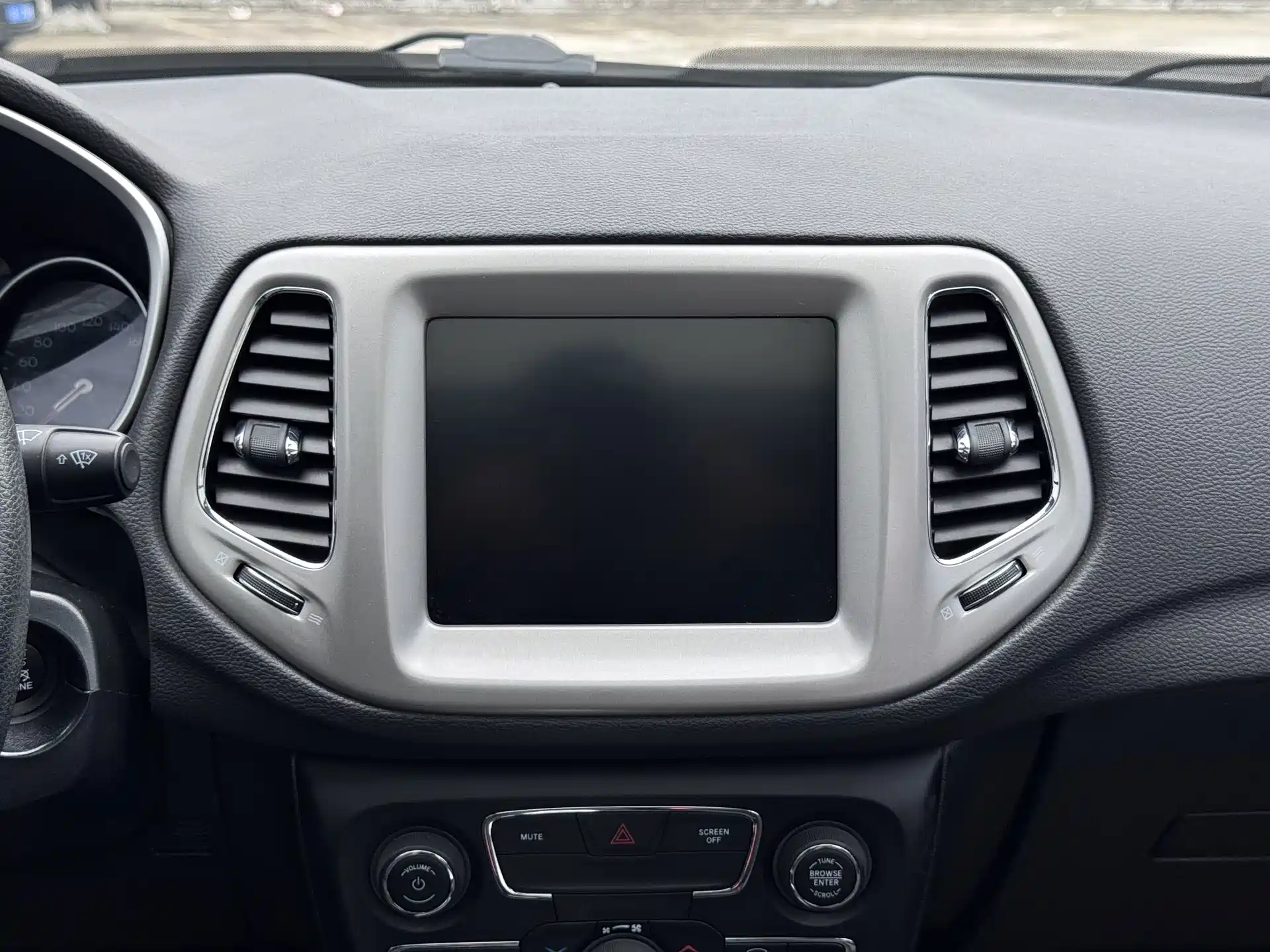 Фото 17 - Jeep Compass