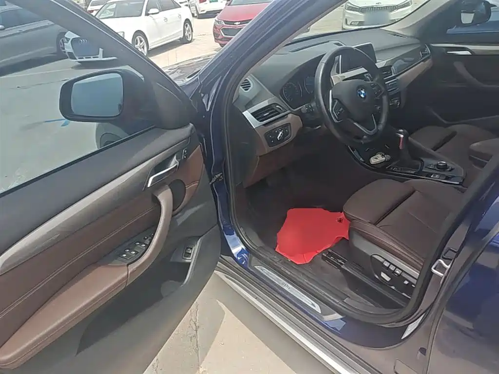 BMW X1 2019 sDrive18Li Premium Model фото 16