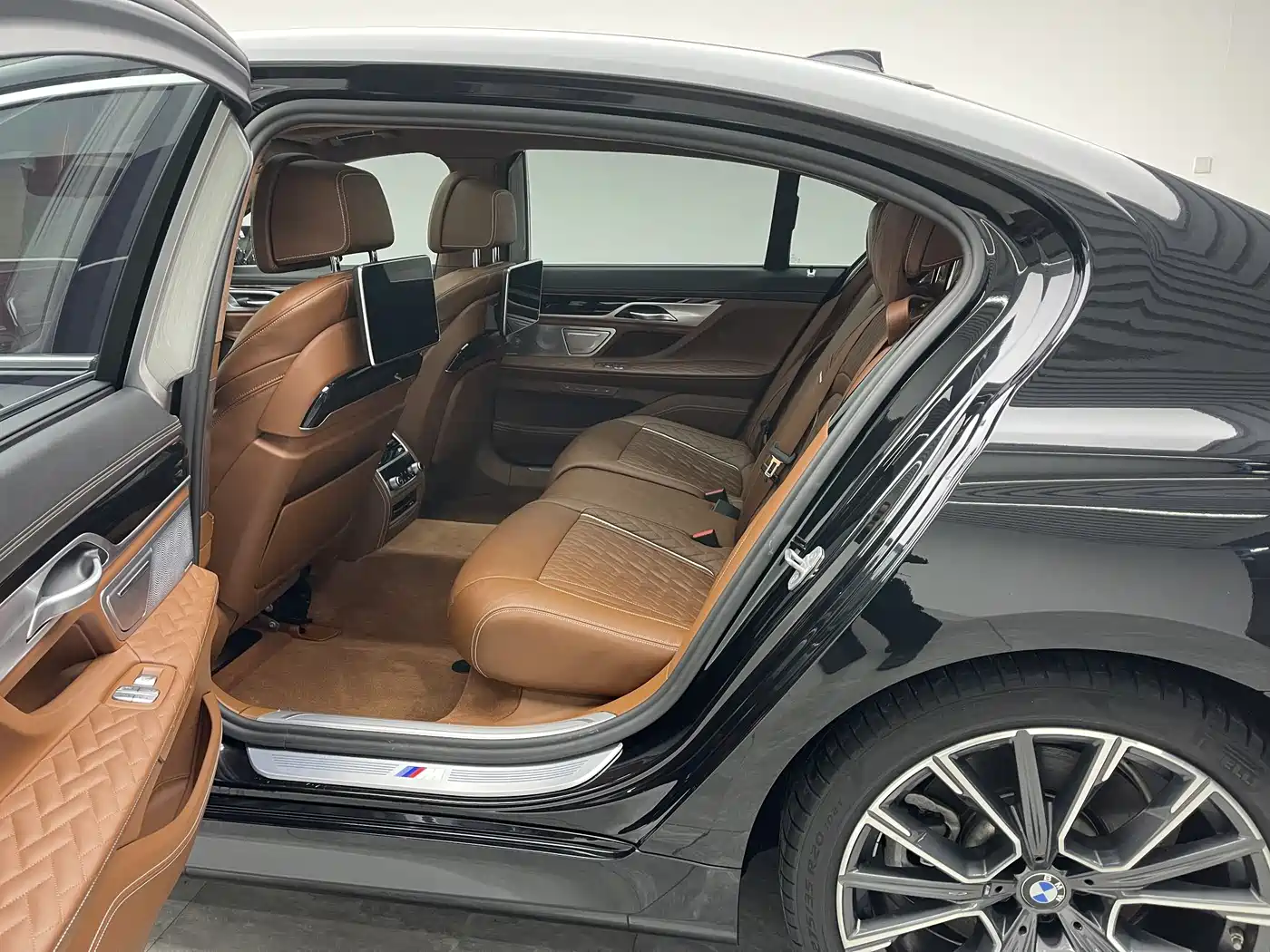 BMW 7 Series 2019 Facelift 740Li xDrive Executive M Sport Package фото 11