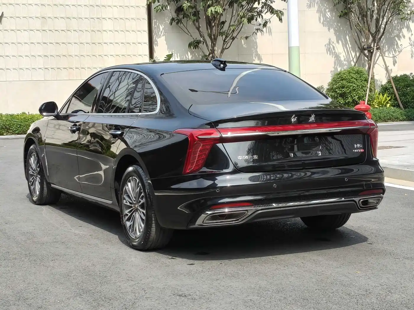Hongqi H5 2025 2.0T Automatic Qixiang 500,000 Units Commemorative Edition фото 4