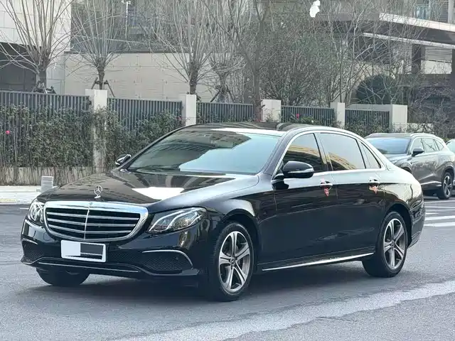 MERCEDES-BENZ E CLASS