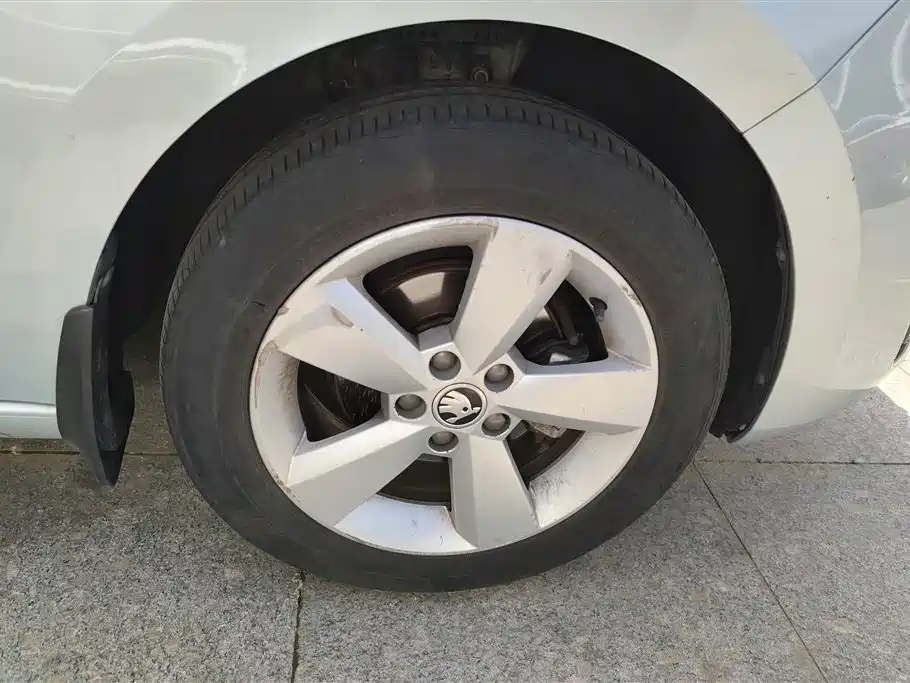 Škoda Rapid 2013 1.6L Automatic Smart Selection фото 6