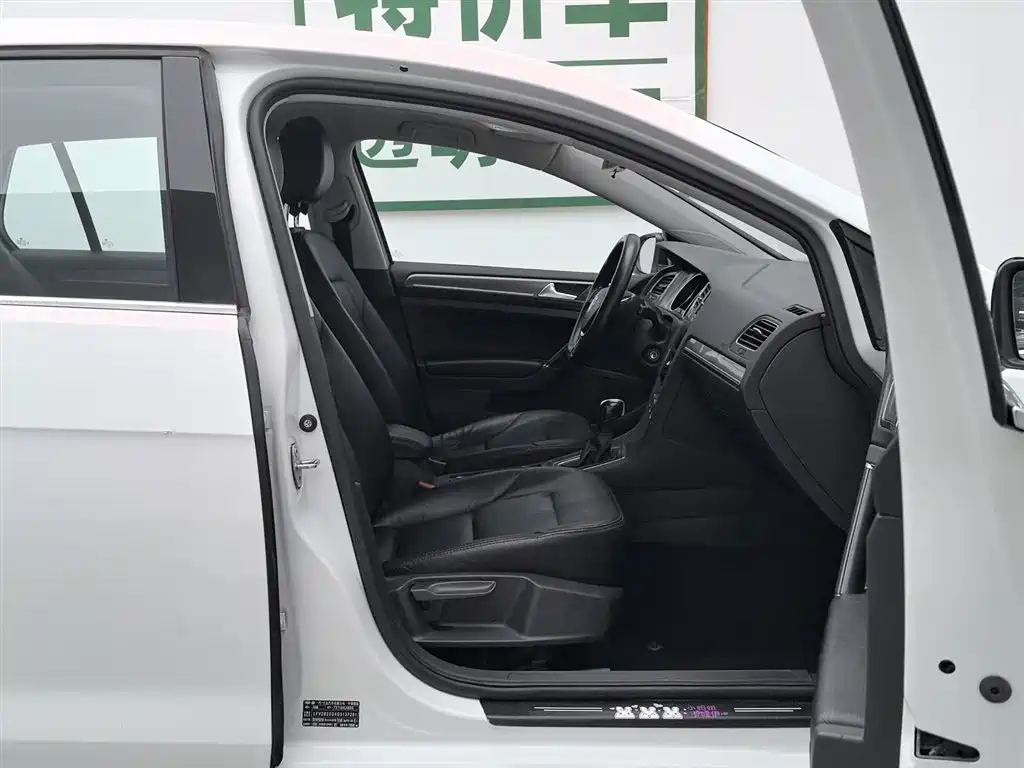 Volkswagen Golf 2016 1.6L Automatic Comfort фото 23