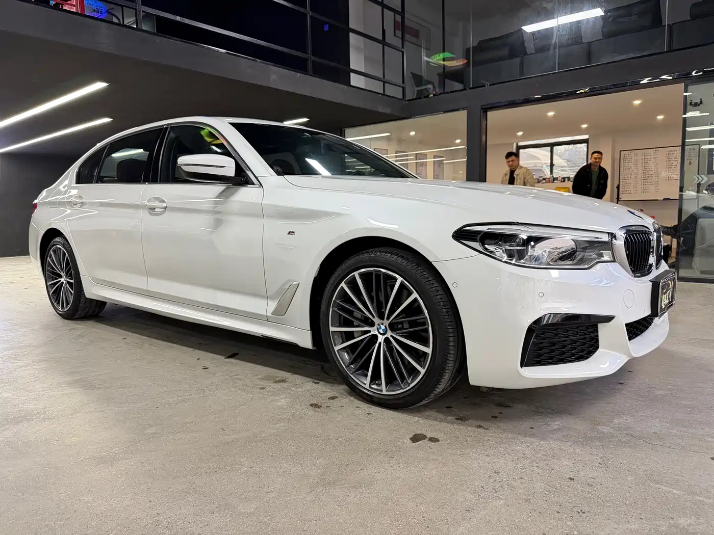 BMW 5 Series 2020 530Li Leading M Sport Package фото 3