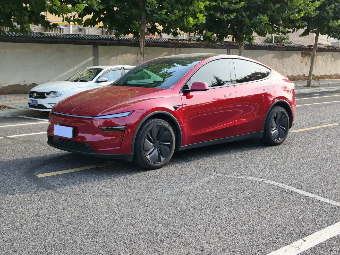 Tesla Model Y 2025