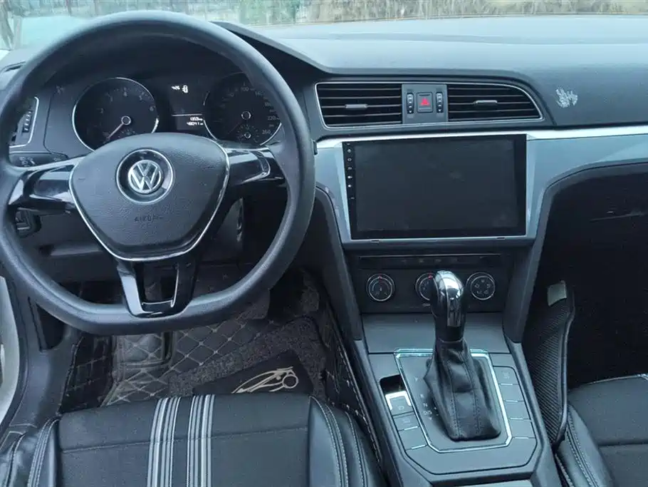 Volkswagen Lamando 2015 230TSI DSG Style фото 12
