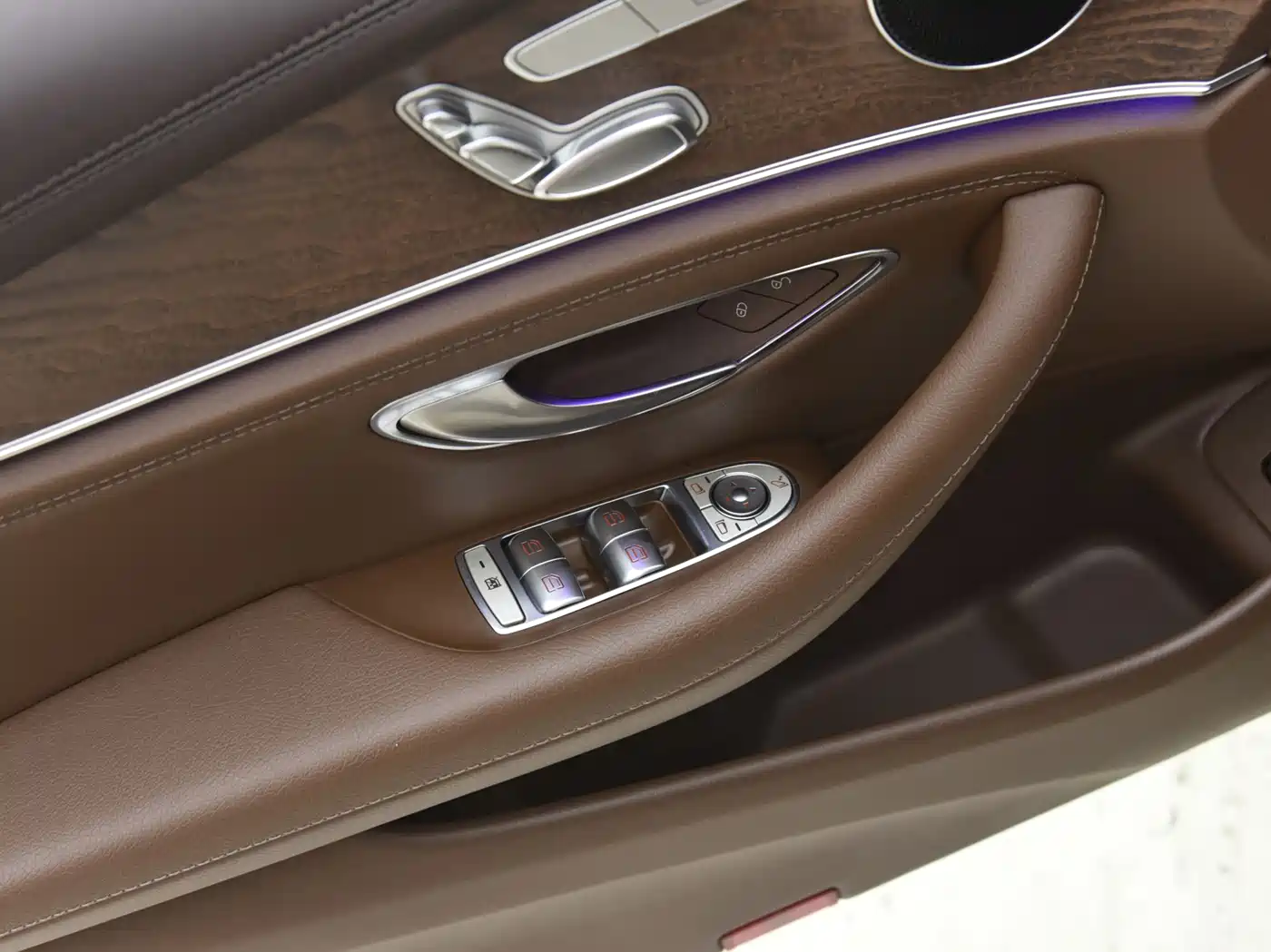 Mercedes-Benz E-Class 2021 E 260 L фото 11