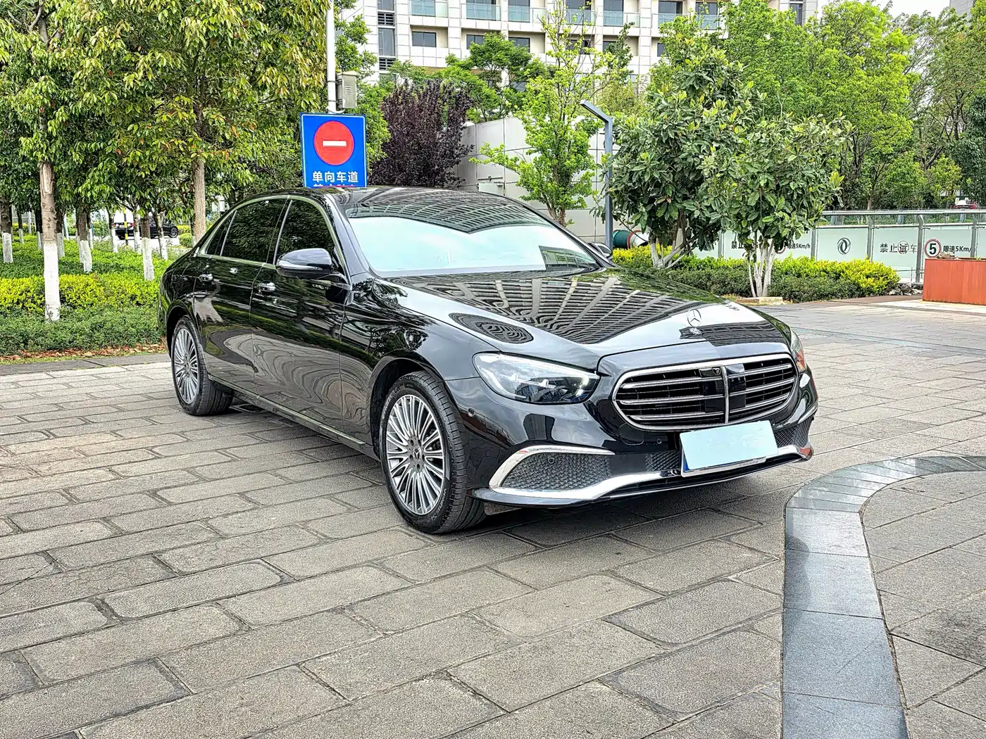 MERCEDES-BENZ E CLASS