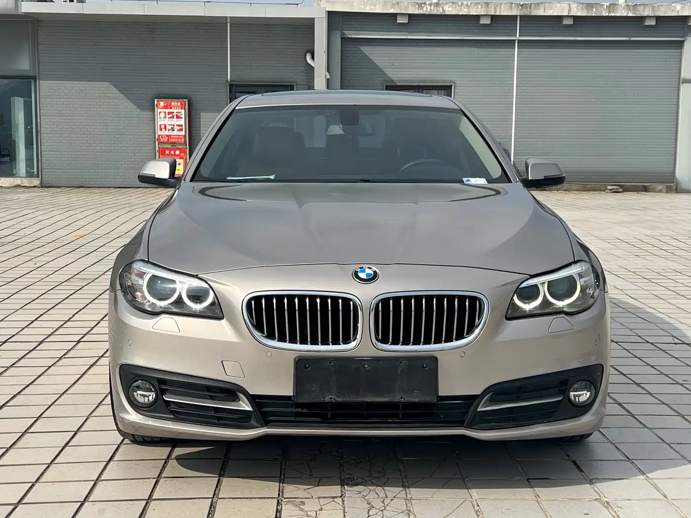 BMW 5 Series (Import) 2015 520i Elegance фото 2