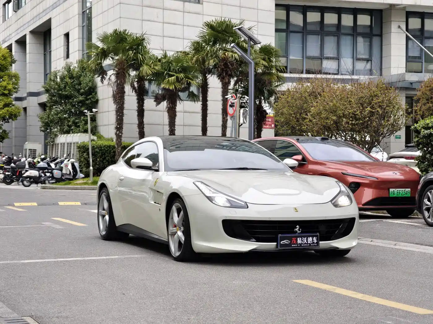 FERRARI GTC4LUSSO