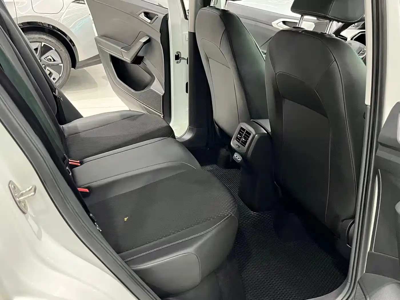 VOLKSWAGEN EXPLORING THE SHADOW