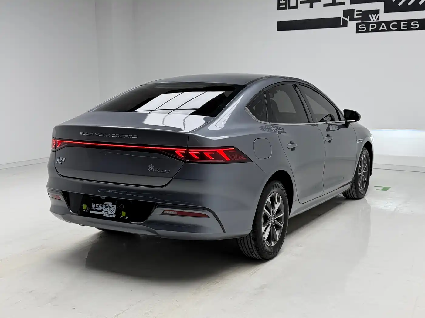 BYD Qin PLUS 2023 Champion Edition DM-i 55KM Leading фото 4