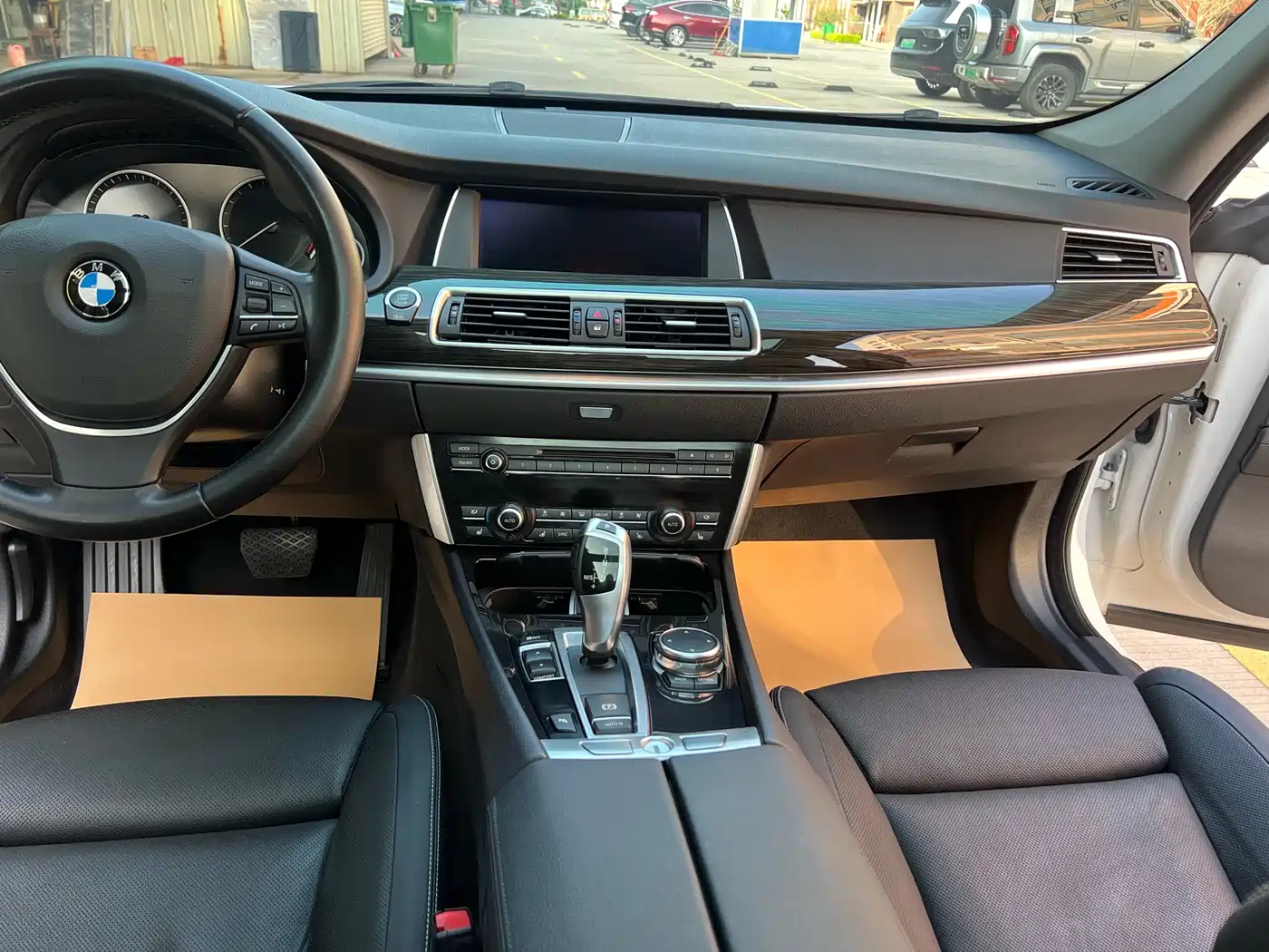 BMW 5 Series GT 2015 528i Luxury фото 13