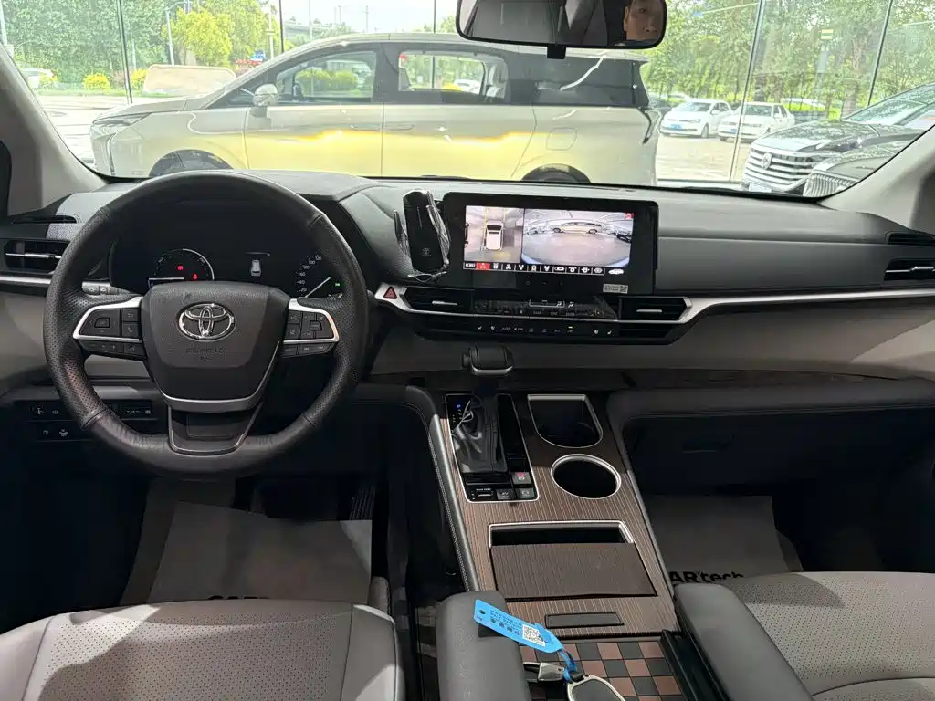 Toyota Granvia 2025 2024 2.5L Hybrid Comfort