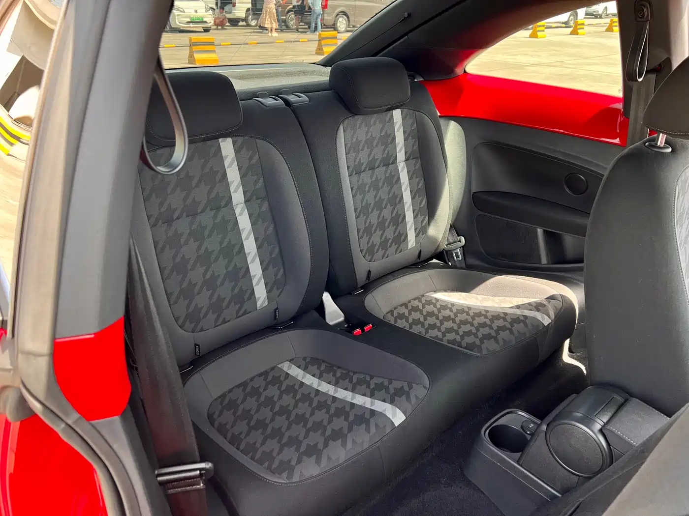 Volkswagen Beetle 2018 180TSI Easy Joy Edition фото 21