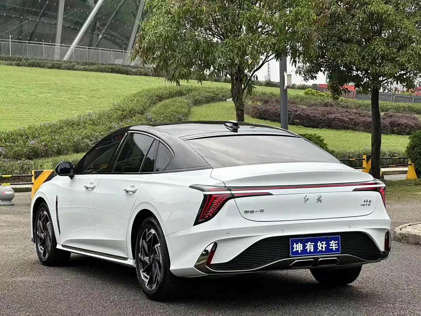Hongqi H6 2023 2.0T Comfort Edition фото 4