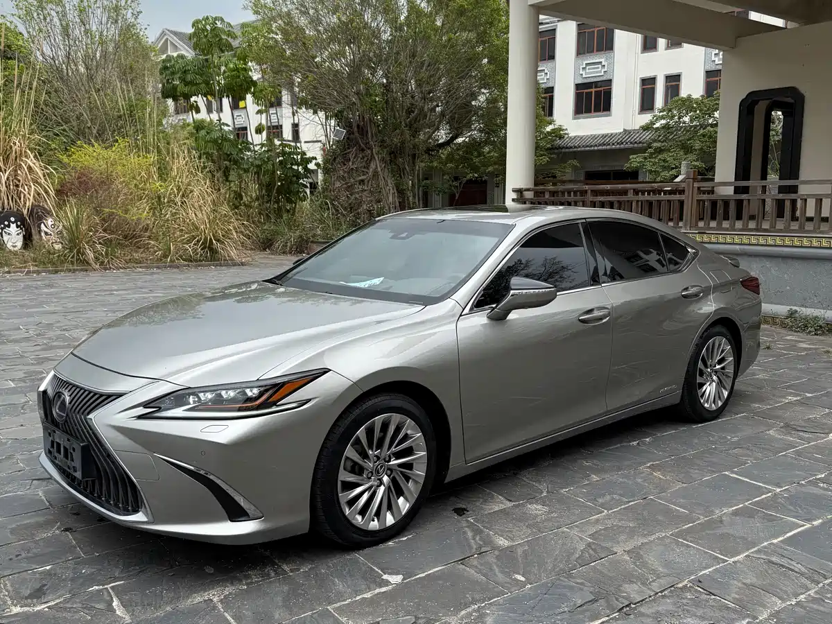 Lexus ES 2020 Model 300h Executive Edition фото 3