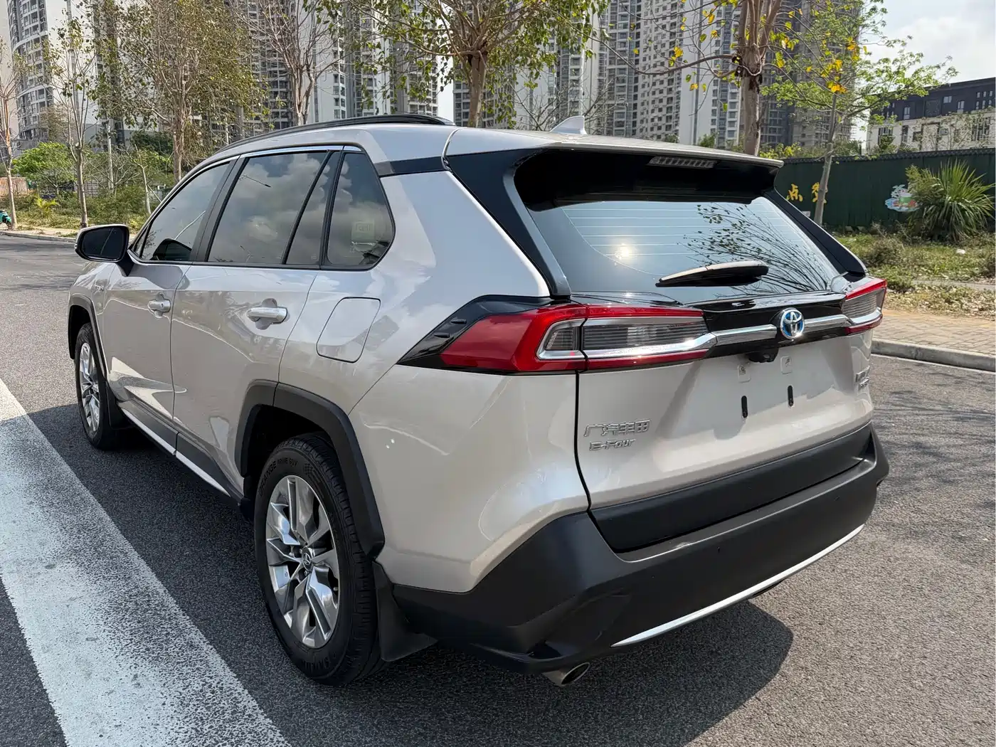 Toyota Wildlander 2020 Hybrid 2.5L E-CVT AWD Luxury Edition фото 6