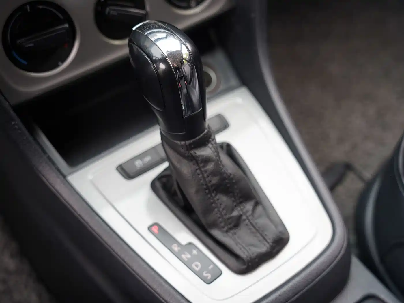 Volkswagen Lavida Tour 2013 1.6L Automatic Trend Style фото 21