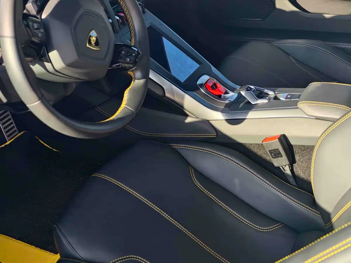 LAMBORGHINI HURACÁN