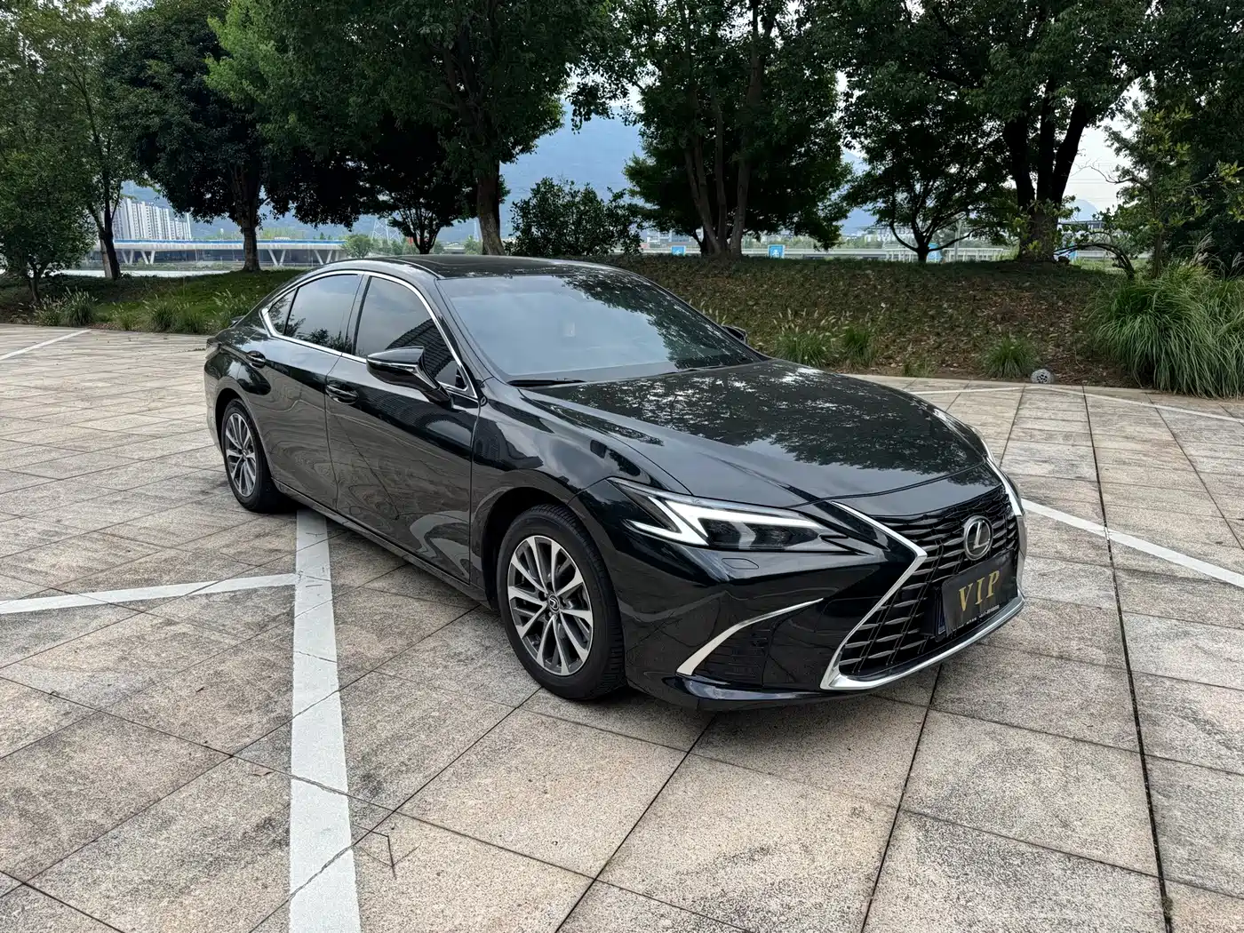 Lexus ES 2026 2025 300h Ultimate Edition