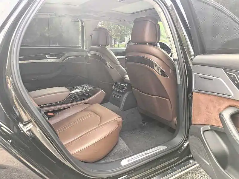 Фото 12 - Audi A8