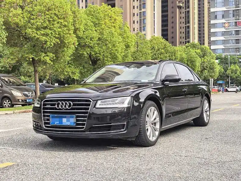 Фото 1 - Audi A8