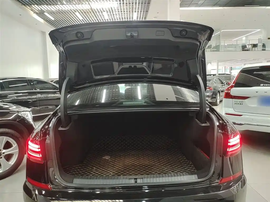 Volkswagen Passat 2022 330TSI Luxury Edition фото 19