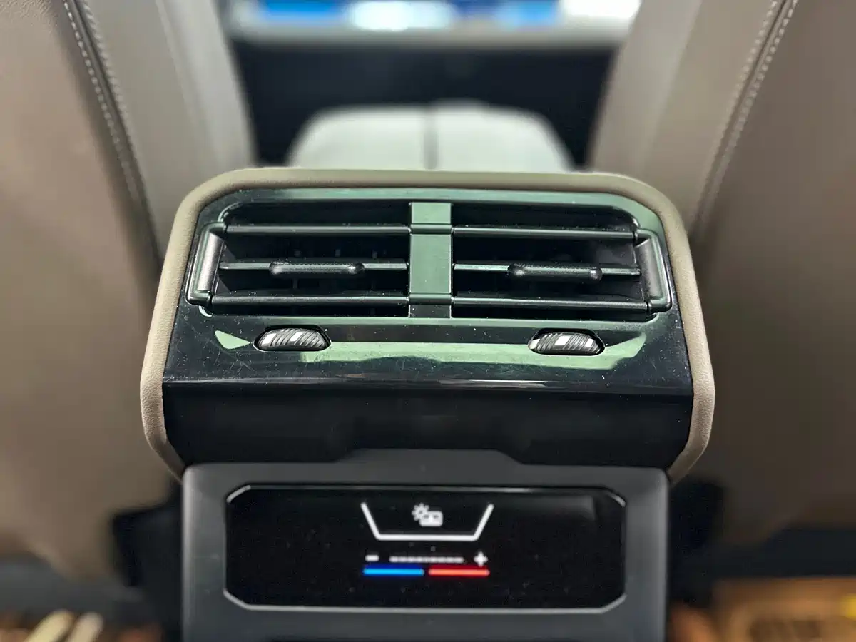 BMW 5 Series 2024 530Li Leading M Sport Package фото 12