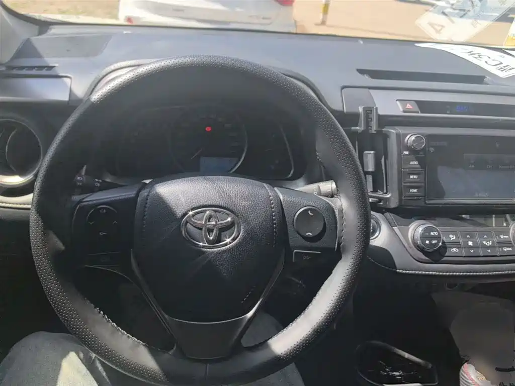 Toyota RAV4 Rongfang 2018 2.0L CVT 2WD Trend X Edition фото 10