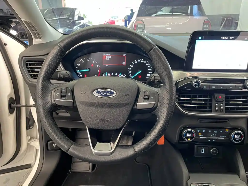 Фото 12 - Ford Focus