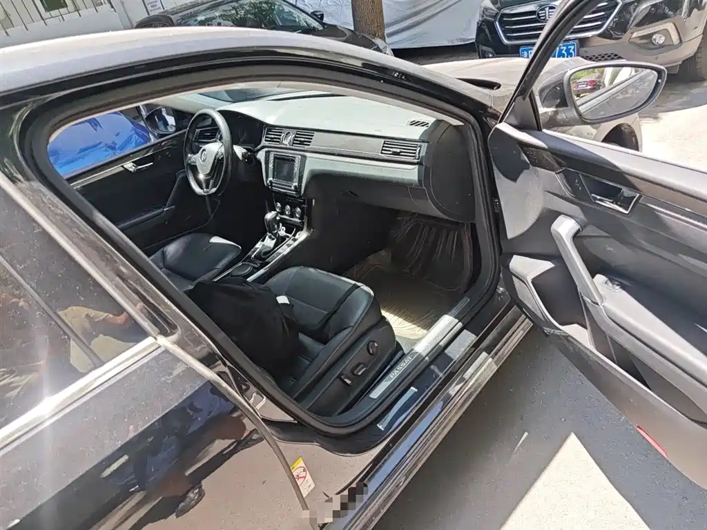Volkswagen Passat 2016 330TSI DSG Executive Edition фото 22
