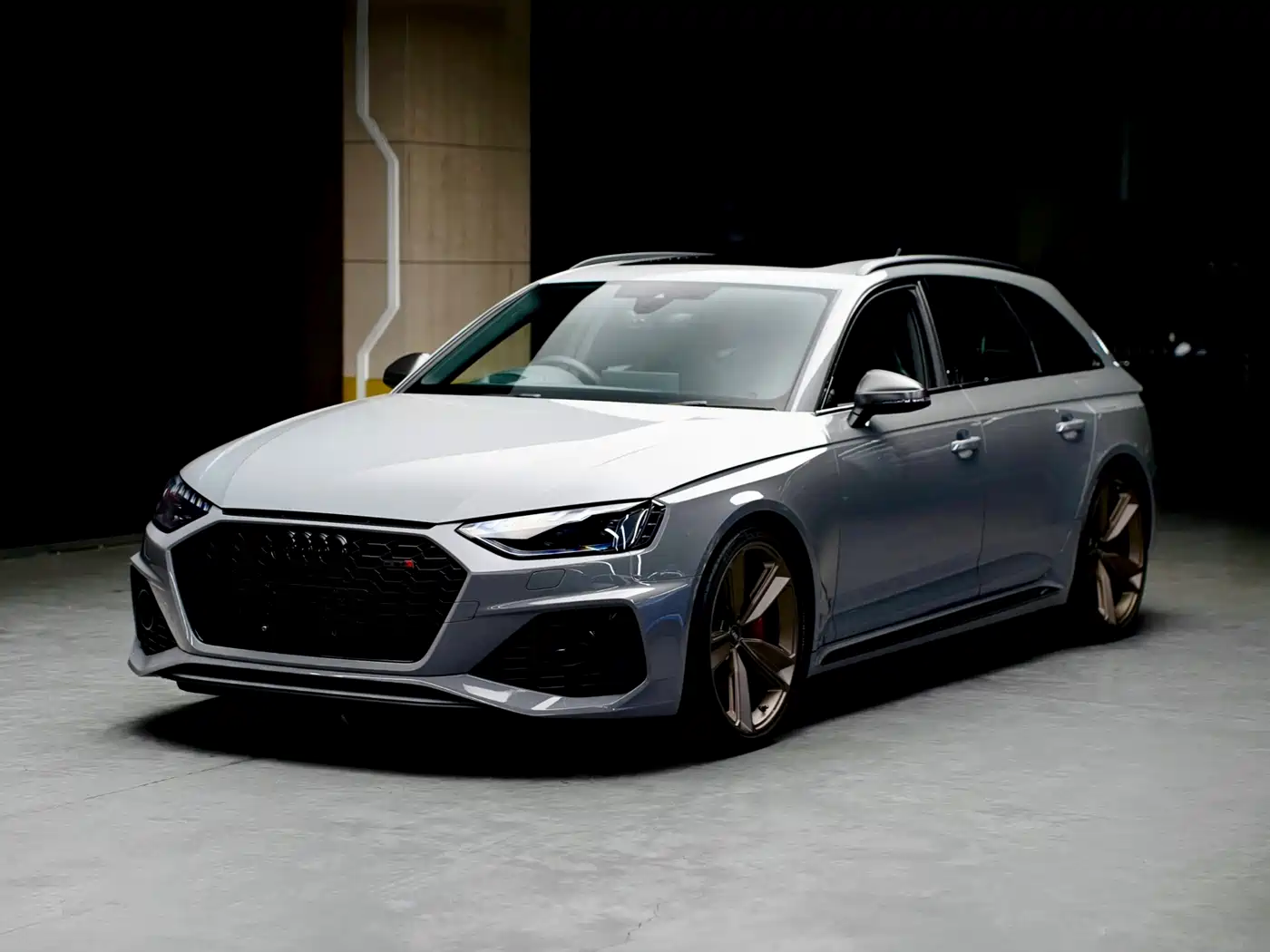Audi RS 4 2022 RS4 Avant Dark Gold Edition