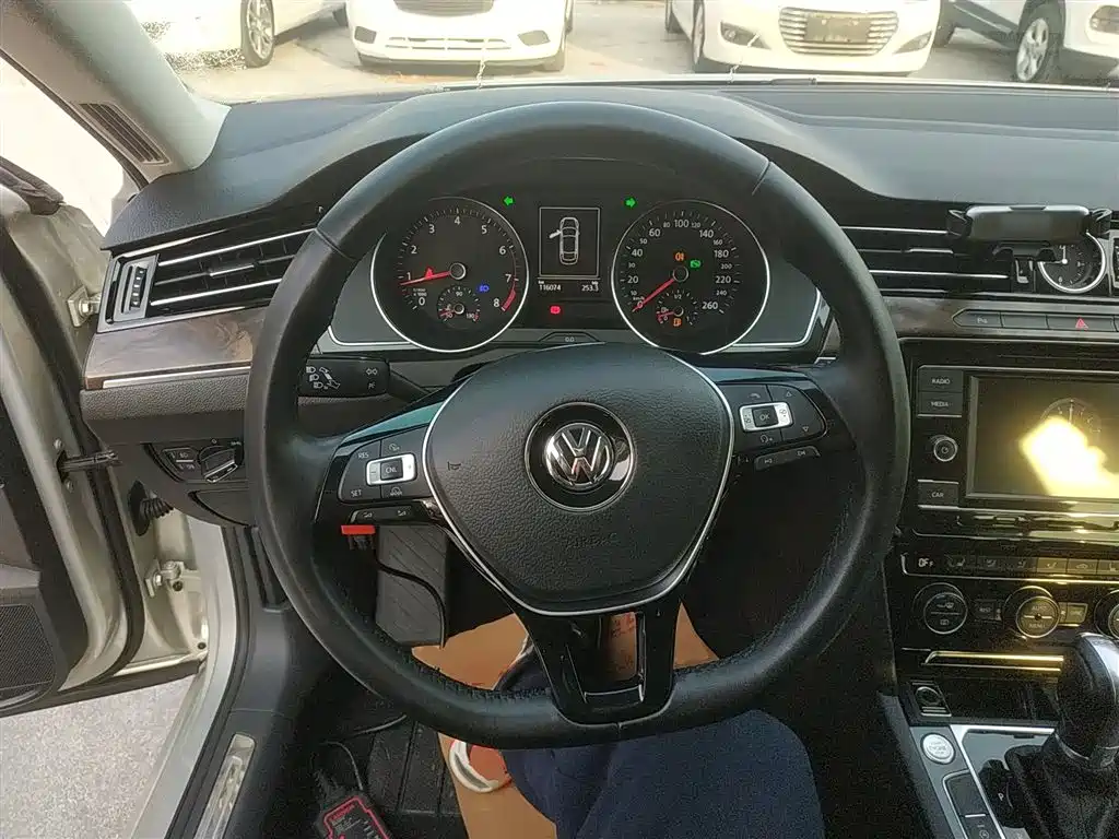 Volkswagen Magotan 2018 Facelift 330TSI DSG Luxury фото 3