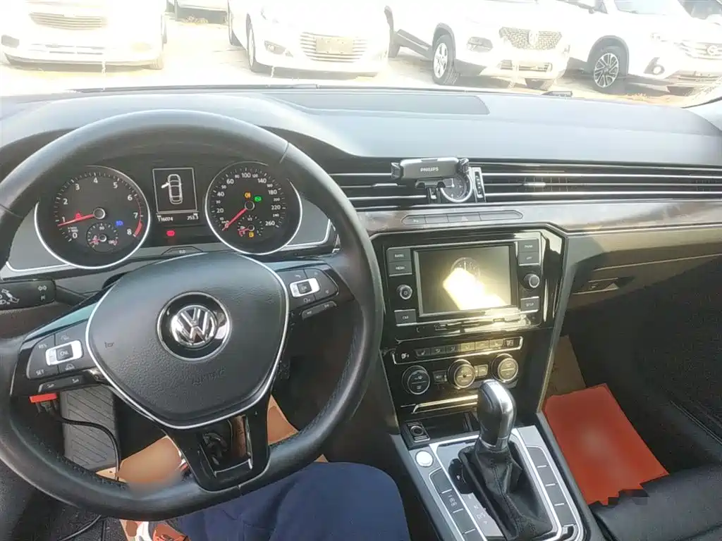 Volkswagen Magotan 2018 Facelift 330TSI DSG Luxury фото 12
