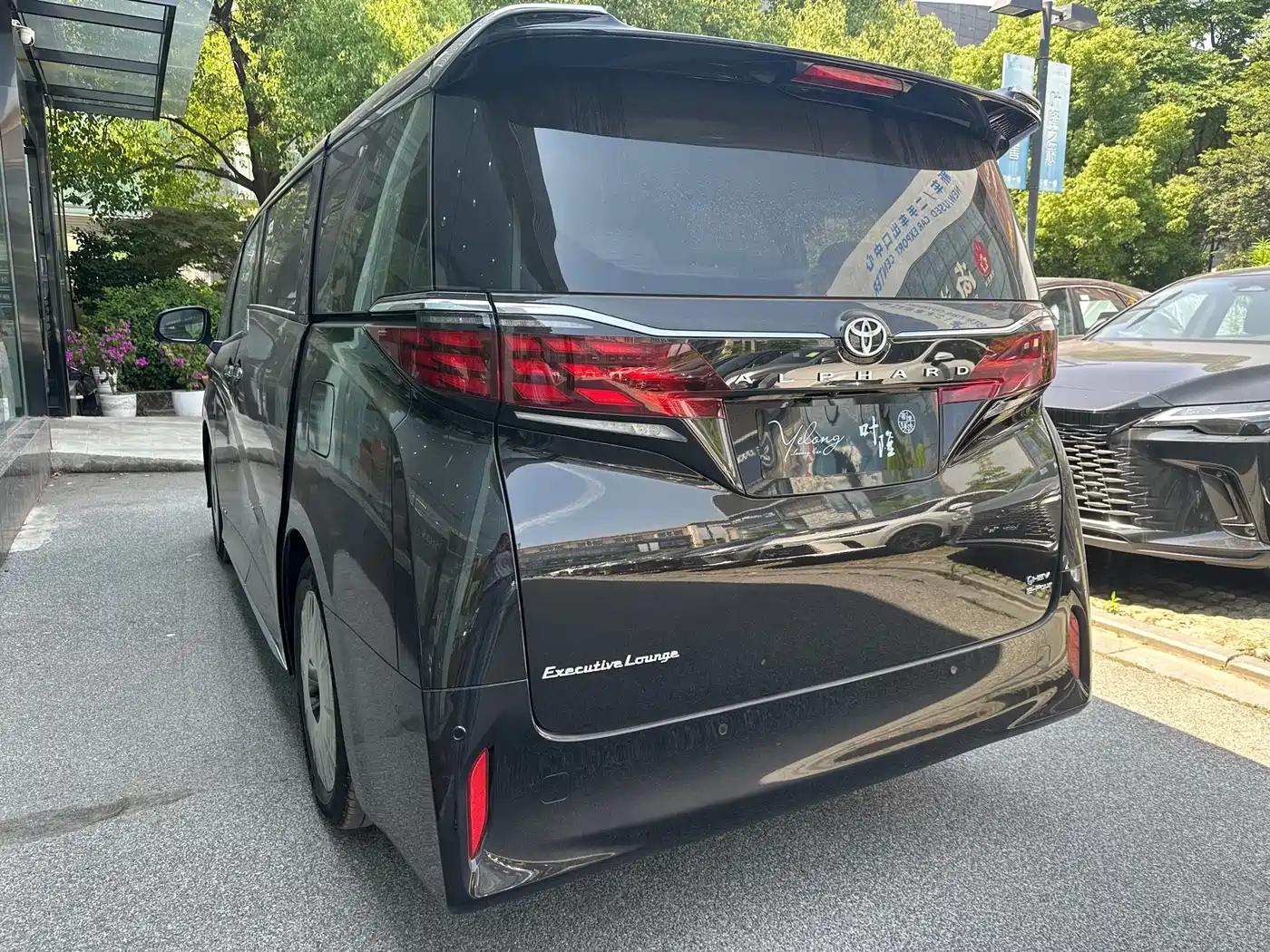 Toyota Alphard 2025 Hybrid 2.5L Prestige Gold Edition фото 13