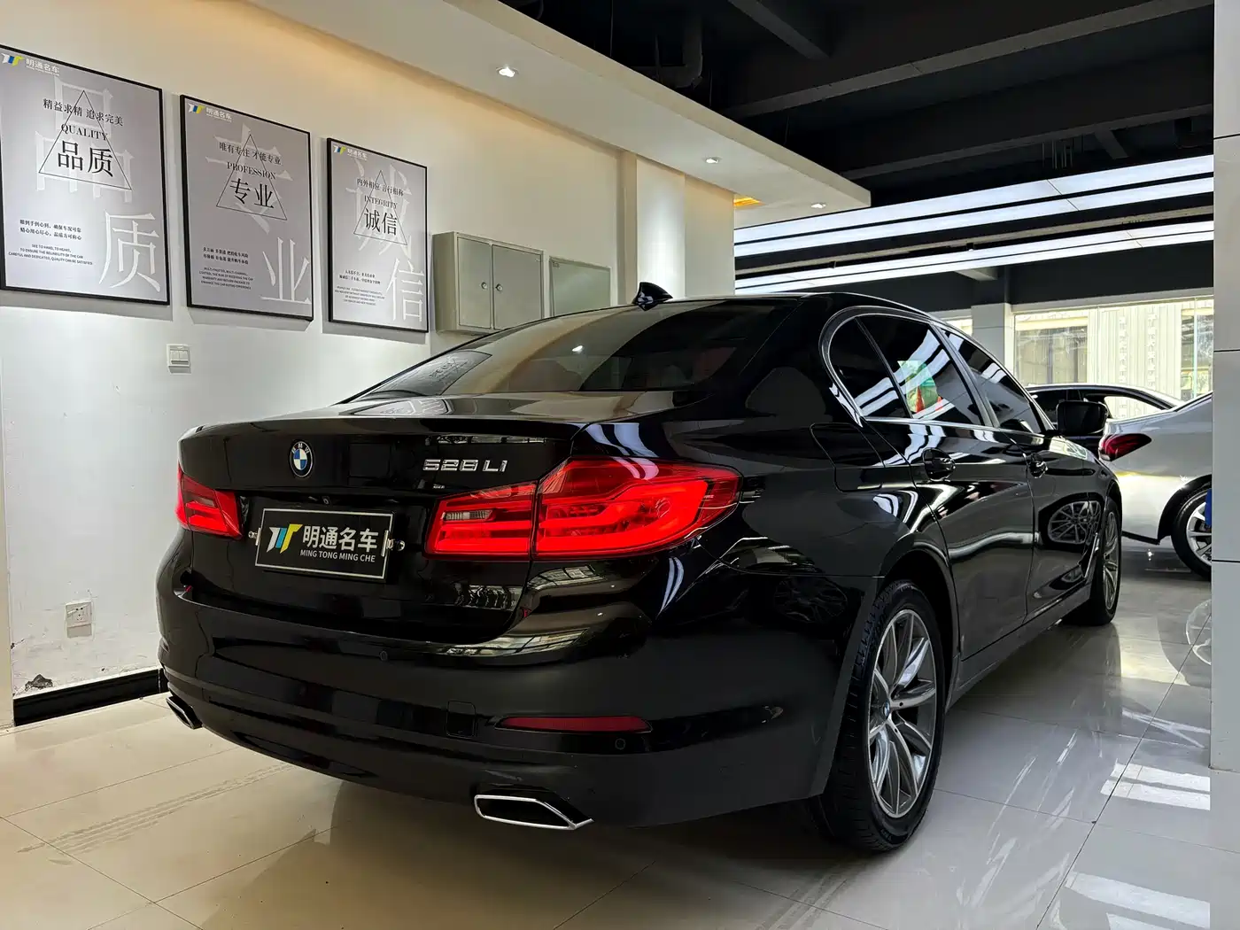 BMW 5 Series 2018 528Li Launch Special Edition фото 6
