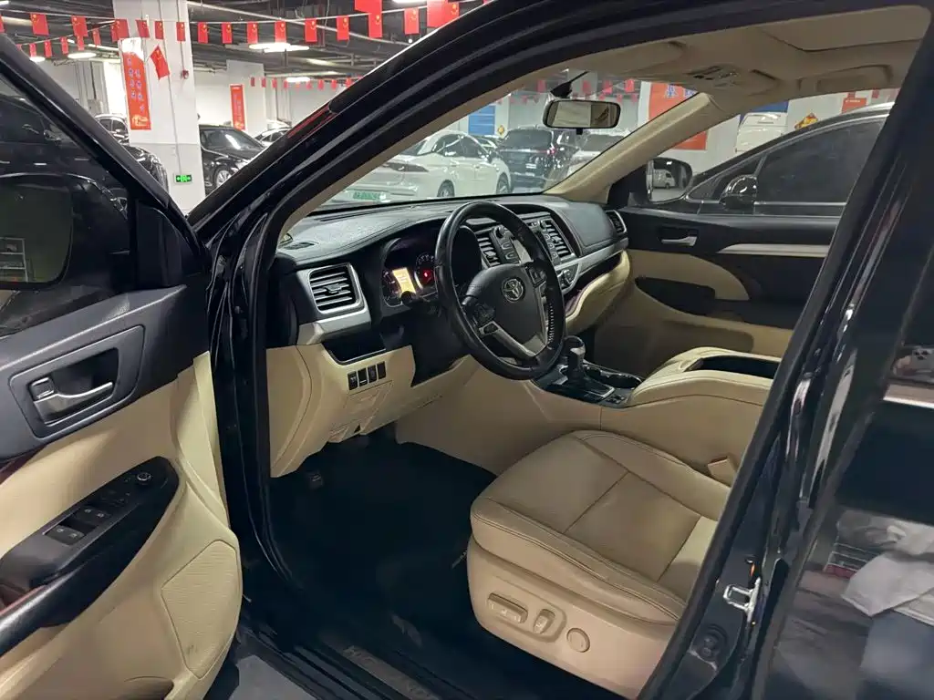 Фото 6 - Toyota Highlander