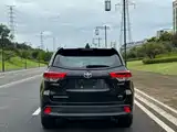 Photo 8 - Toyota Highlander
