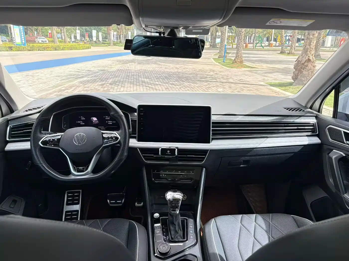 Volkswagen Tiguan L 2022 380TSI Automatic 4WD R-Line Cross Edition 7-Seater фото 8
