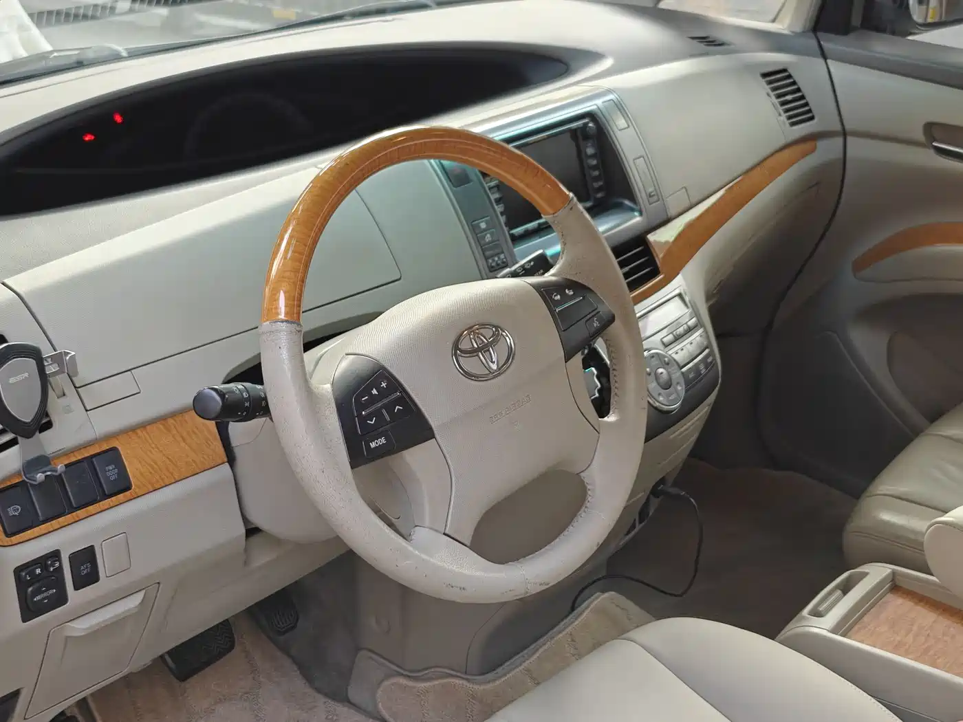 Toyota Previa 2012 2.4L 7-Seater Luxury Edition фото 6