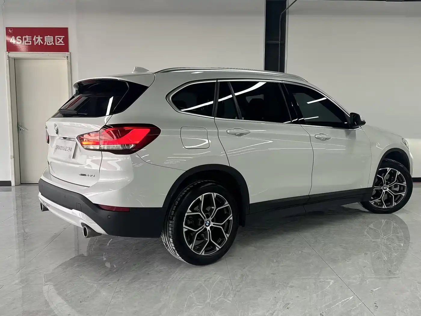 BMW X1 2022 sDrive25Li Leading фото 5