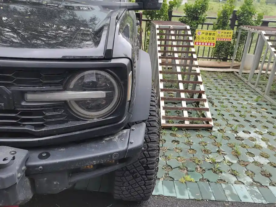 Ford Bronco 2025 2024 2.3T Badlands