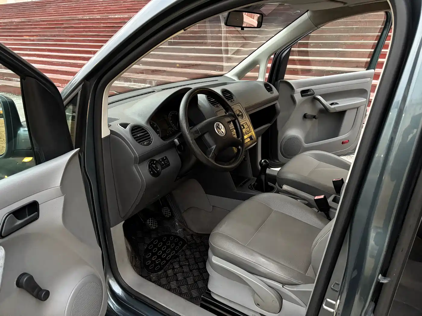 Volkswagen Caddy 2005 1.6L Functional 7-seater фото 10