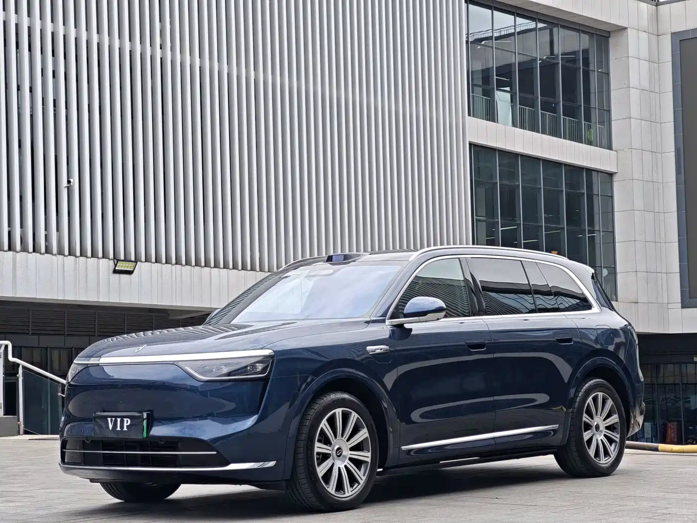AITO Wenjie AITO M8 2025 Model Extended Range Max+ Edition 53.4kWh 6-Seater фото 4