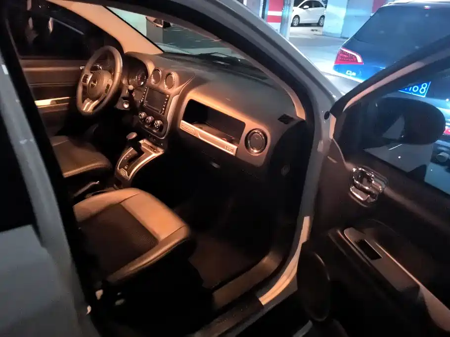 Jeep Compass (Import) 2015 2014 Facelift 2.4L 4WD Comfort Edition