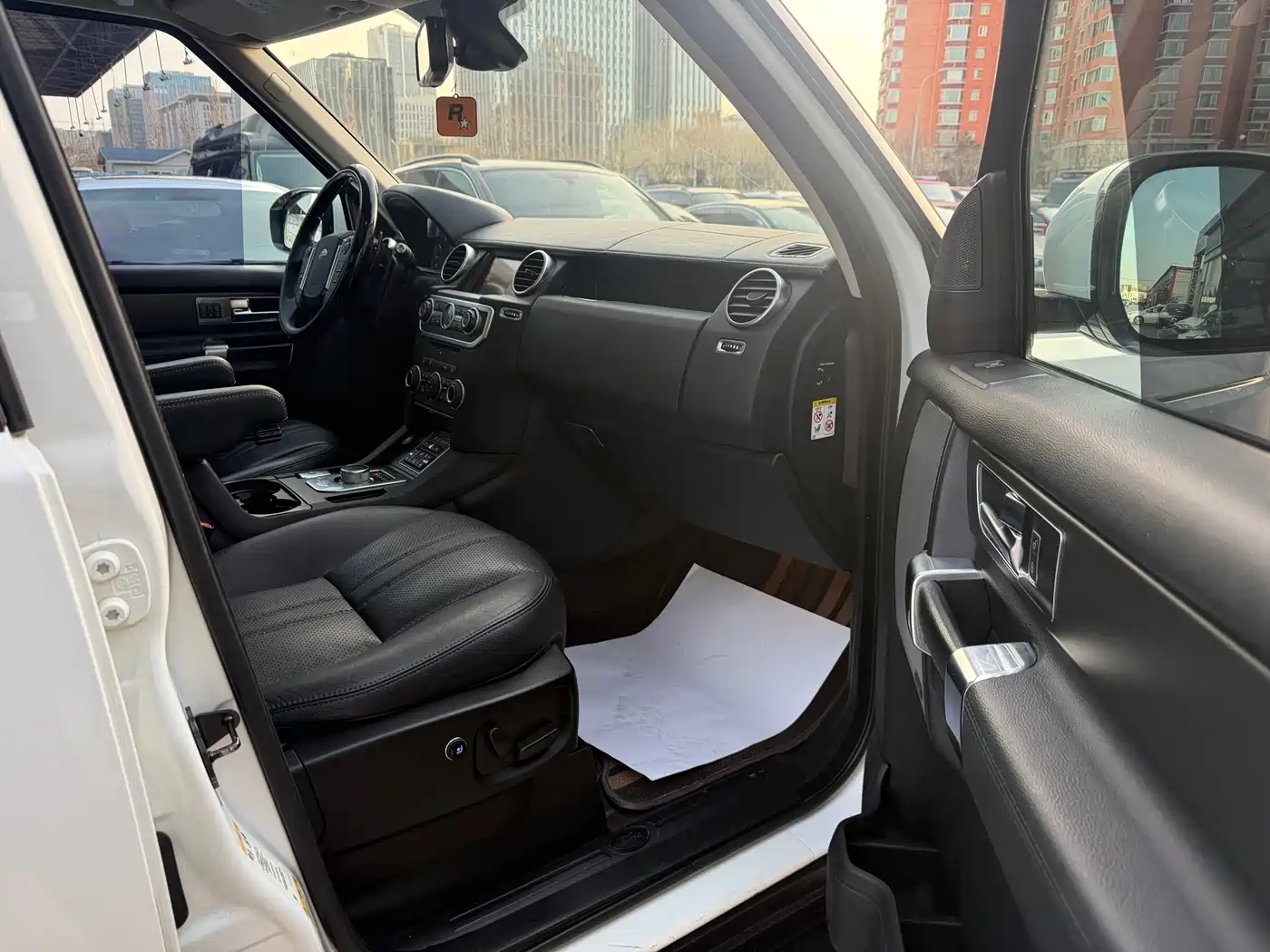 Land Rover Discovery 2017 3.0 SC V6 SE фото 7
