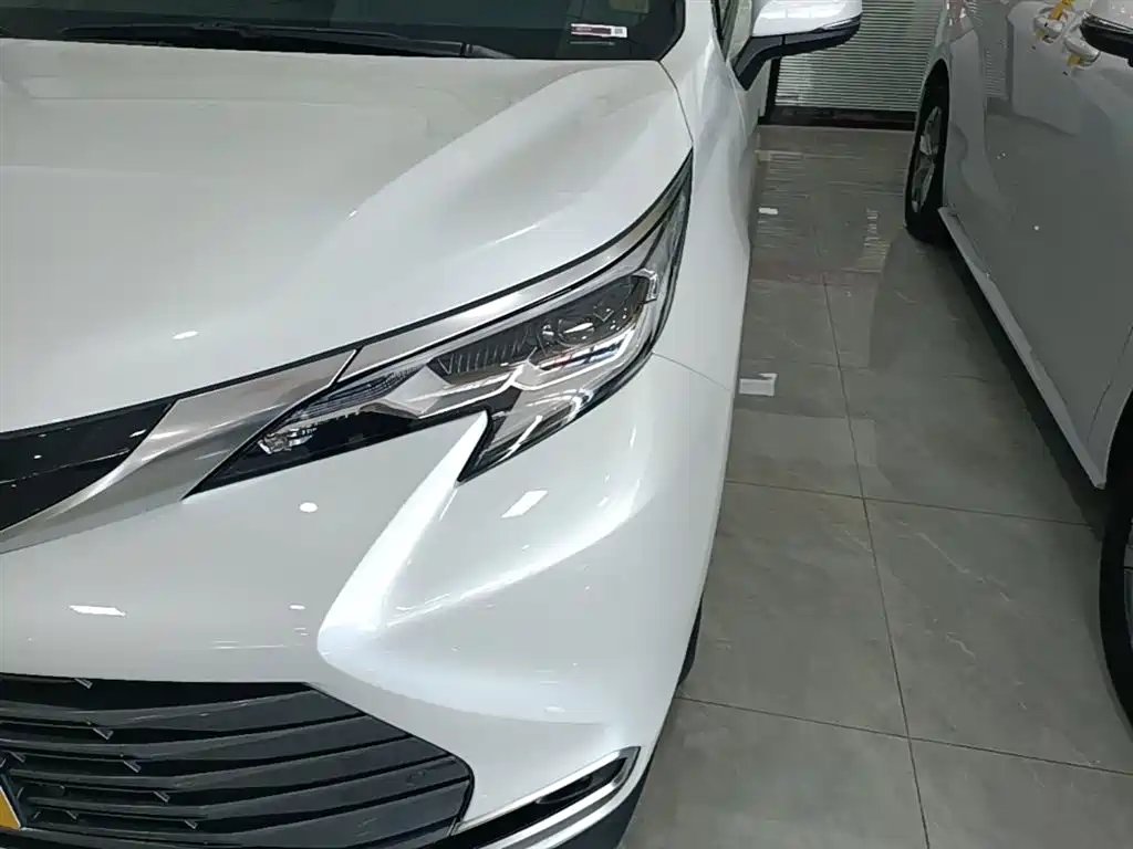 Toyota Sienna 2021 2.5L Hybrid Premium Edition фото 24