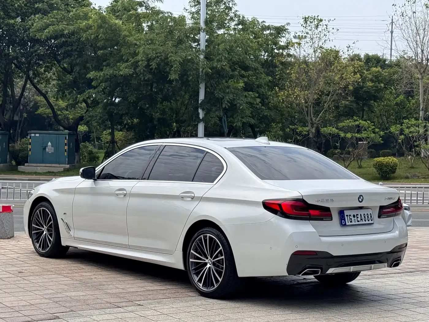 BMW 5 Series 2022 530Li Leading Luxury Package фото 4