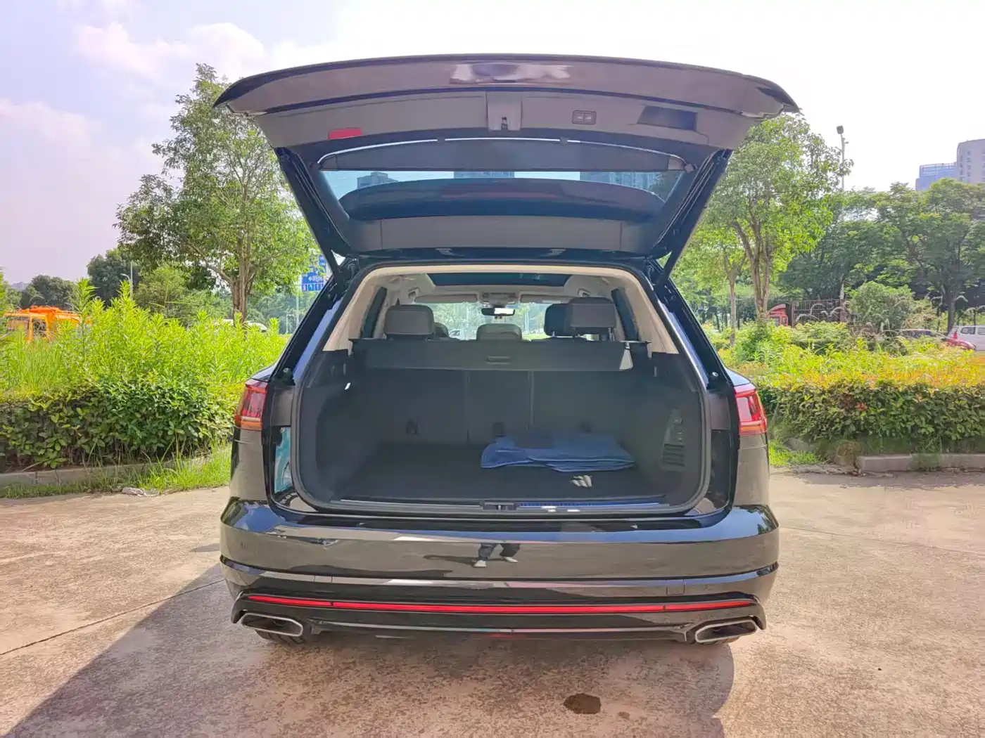 Volkswagen Touareg 2022 3.0TSI Rui Xiang Edition Gloss Black Sport Package фото 21